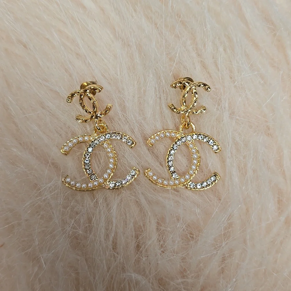 Gold and Crystal Fashion Earrings‎